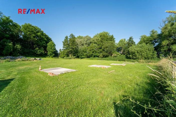 Prodej komerční nemovitosti, Chrášťany, 10917 m2