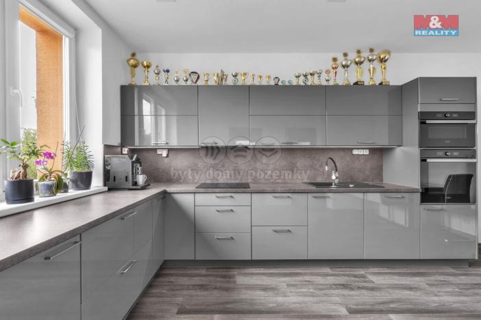 Prodej rodinného domu, Boseň, 180 m2