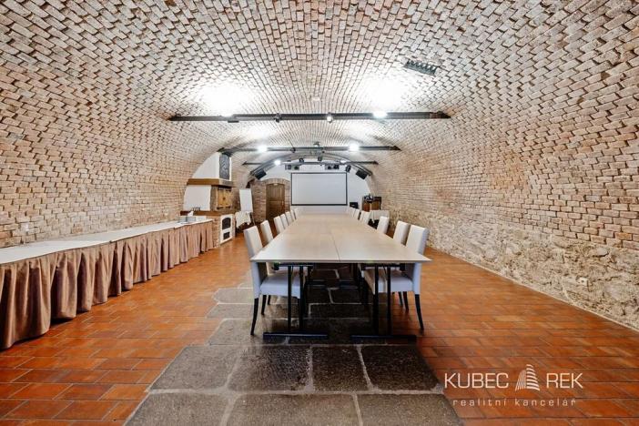 Prodej ubytování, Chotoviny, Táborská, 2200 m2