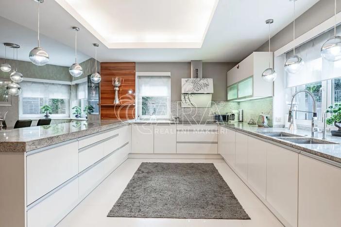 Prodej vily, Zeleneč, Štefánikova, 540 m2