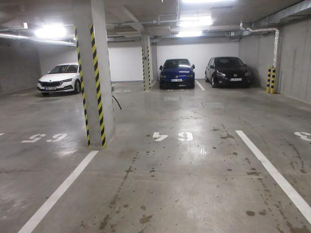 Pronájem garážového stání, Brno, Střední, 14 m2