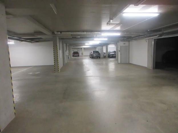 Pronájem garážového stání, Brno, Střední, 14 m2
