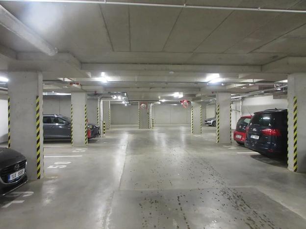 Pronájem garážového stání, Brno, Střední, 14 m2