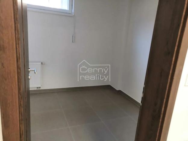 Pronájem obchodního prostoru, Pardubice, Na Spravedlnosti, 117 m2