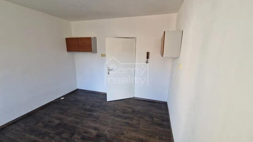 Pronájem kanceláře, Pardubice, Jana Palacha, 14 m2