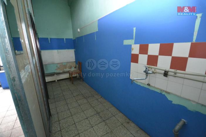 Prodej obchodního prostoru, Liberec - Liberec VI-Rochlice, nám. Poštovní, 127 m2