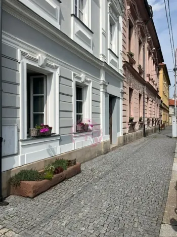Pronájem obchodního prostoru, Kostelec nad Černými lesy, náměstí Smiřických, 63 m2