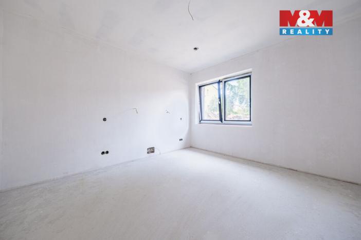 Prodej bytu 2+kk, Praha - Holyně, náměstí Pod lípou, 61 m2