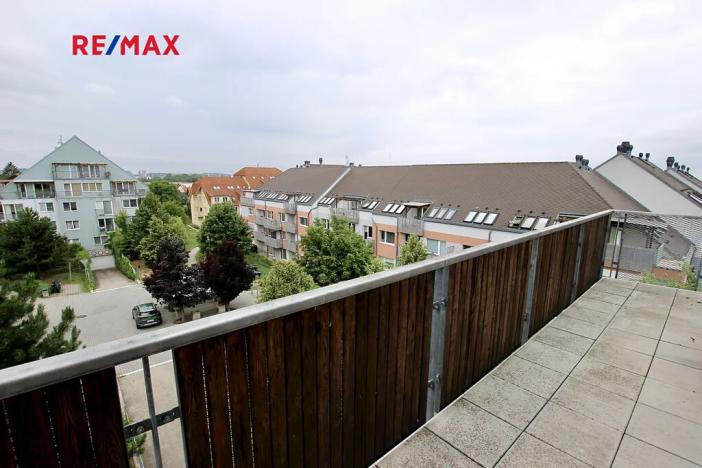 Pronájem bytu 1+kk, Praha - Kbely, Pod Nouzovem, 32 m2