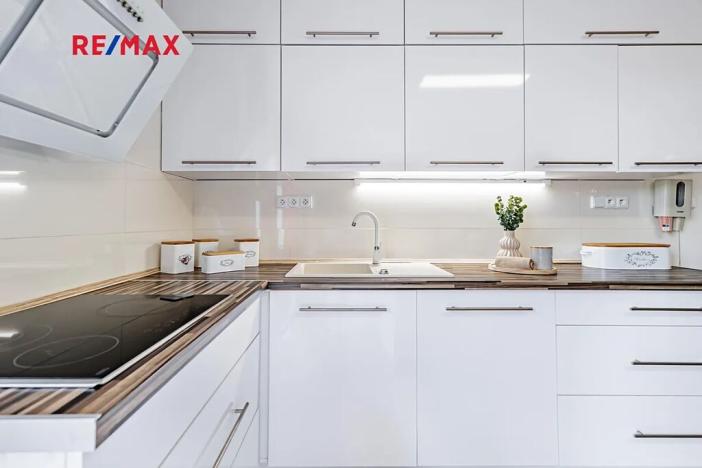 Prodej rodinného domu, České Velenice, Komenského, 247 m2