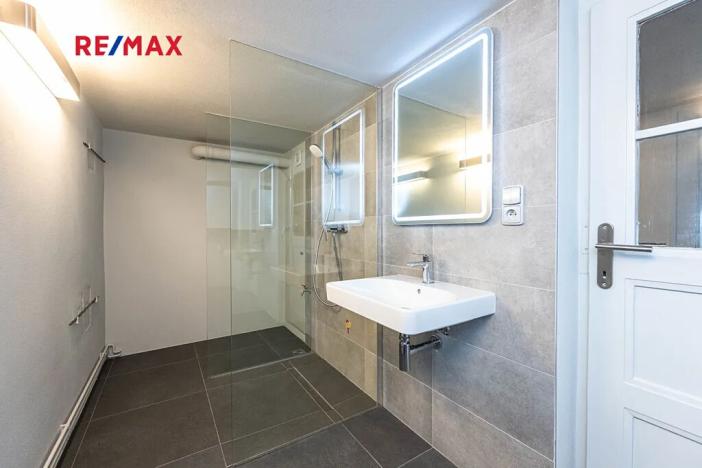 Pronájem kanceláře, Praha - Smíchov, U smíchovského hřbitova, 53 m2