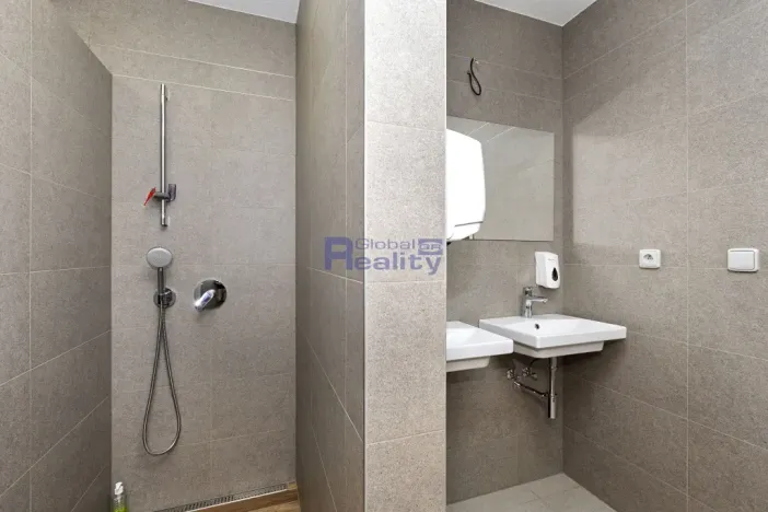 Pronájem skladu, Hradec Králové, Jana Krušinky, 1613 m2