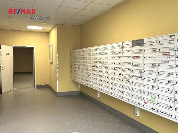 Prodej bytu 1+kk, Praha - Háje, Hlavatého, 27 m2