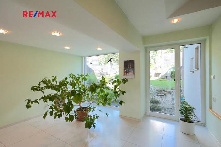 Prodej kanceláře, Lomnice, 298 m2