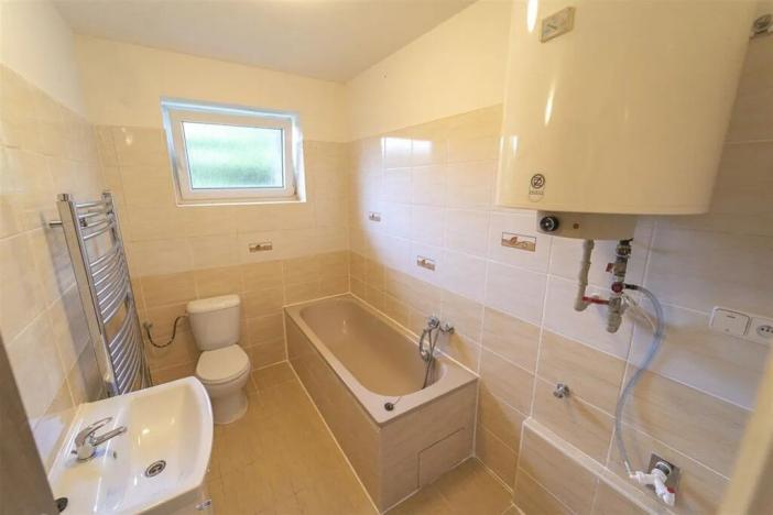 Prodej skladu, Pěčice, 3200 m2