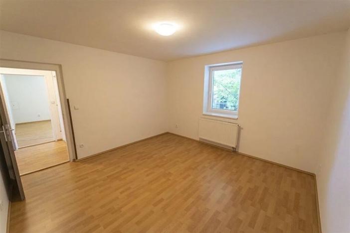 Prodej skladu, Pěčice, 3200 m2