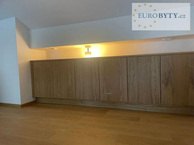 Pronájem bytu 1+kk, Praha - Vršovice, Bartoškova, 40 m2