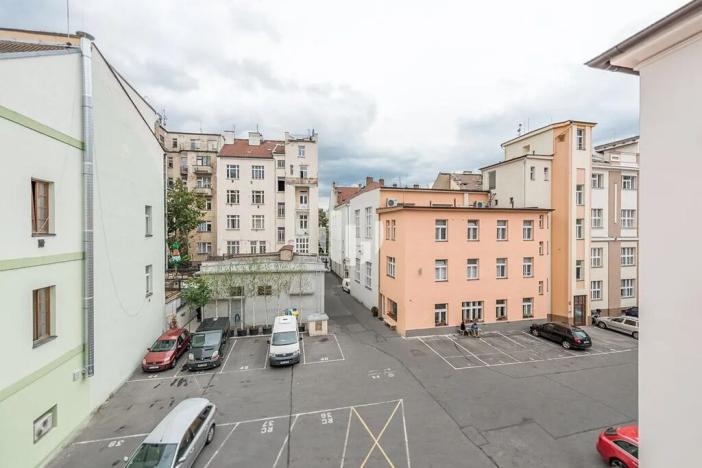 Pronájem kanceláře, Praha - Smíchov, Zubatého, 235 m2