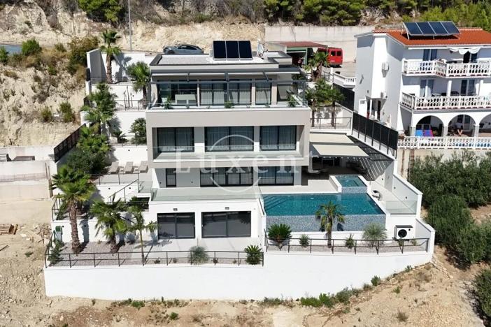 Prodej vily, Omiš, Chorvatsko, 450 m2