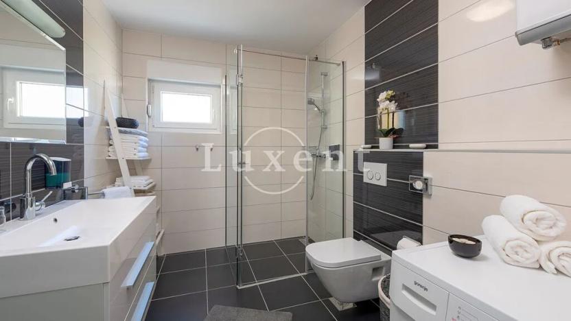 Prodej vily, Omiš, Chorvatsko, 253 m2