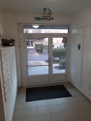 Pronájem bytu 2+kk, Praha - Uhříněves, U uhříněveské obory, 50 m2