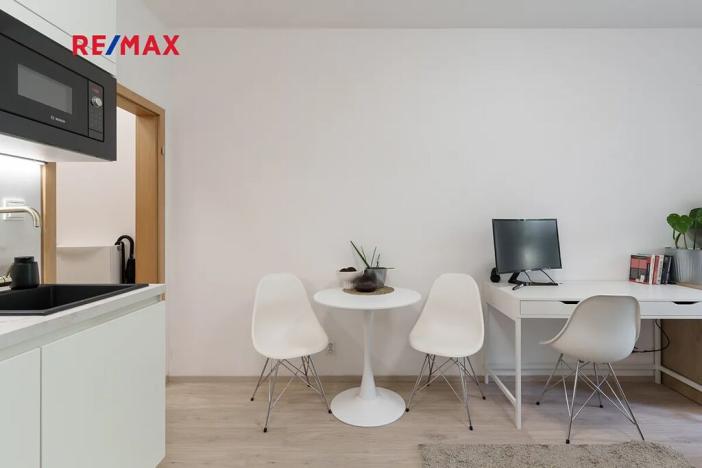 Prodej bytu 1+kk, Praha - Smíchov, Jeřabinová, 26 m2