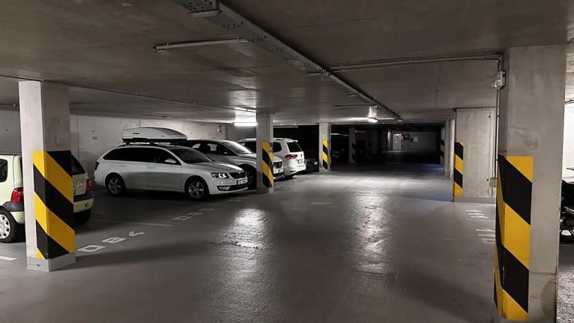 Pronájem garáže, Praha - Smíchov, Tomkova, 13 m2