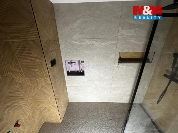 Prodej bytu 3+kk, Dvory, 95 m2