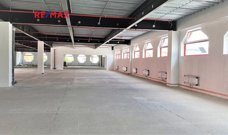 Pronájem kanceláře, Pardubice, Masarykovo náměstí, 2000 m2