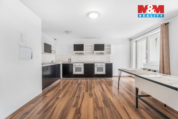 Prodej činžovního domu, Milovice, Topolová, 4261 m2