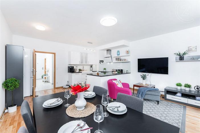 Prodej bytu 4+kk, Praha, Zvěřinova, 108 m2