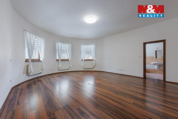 Prodej rodinného domu, Nová Role - Mezirolí, 376 m2