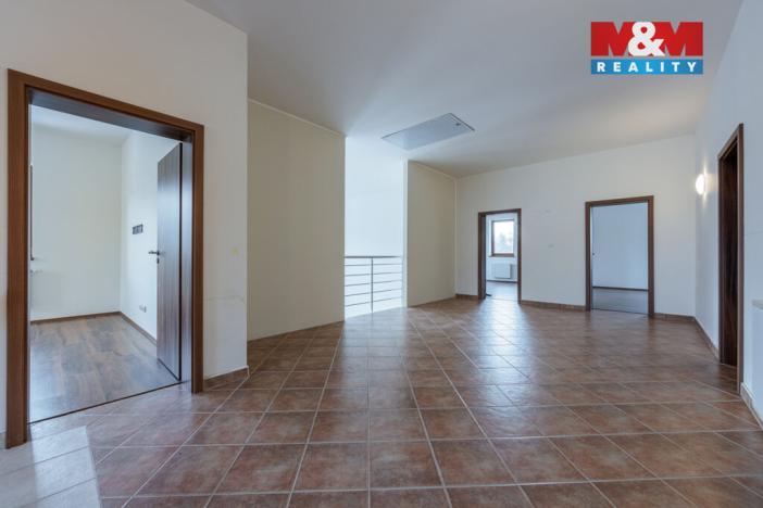 Prodej rodinného domu, Nová Role - Mezirolí, 376 m2