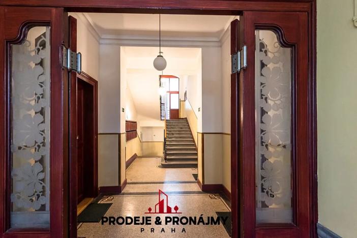 Pronájem bytu 2+1, Praha, Janáčkovo nábřeží, 56 m2