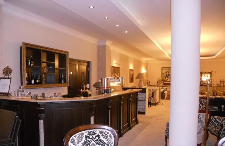 Pronájem restaurace, Karlovy Vary, Divadelní náměstí, 390 m2