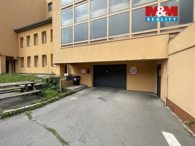 Prodej garážového stání, Praha, Lovosická, 18 m2