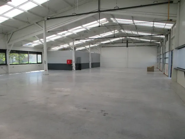 Pronájem skladu, Cvrčovice, 750 m2