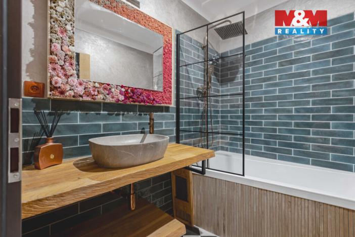 Prodej bytu 2+kk, Klatovy - Klatovy III, Husovo náměstí, 78 m2