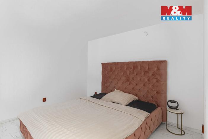 Prodej bytu 2+kk, Klatovy - Klatovy III, Husovo náměstí, 78 m2