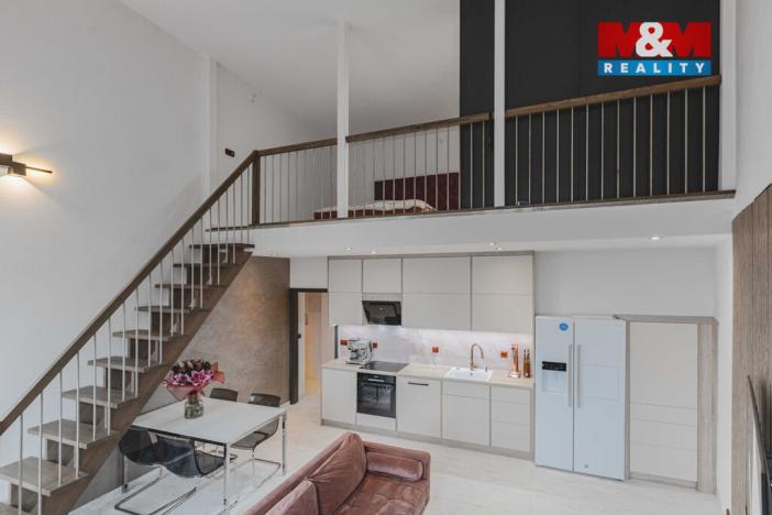 Prodej bytu 2+kk, Klatovy - Klatovy III, Husovo náměstí, 78 m2