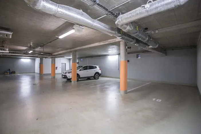 Pronájem garážového stání, Praha - Veleslavín, Na okraji, 12 m2