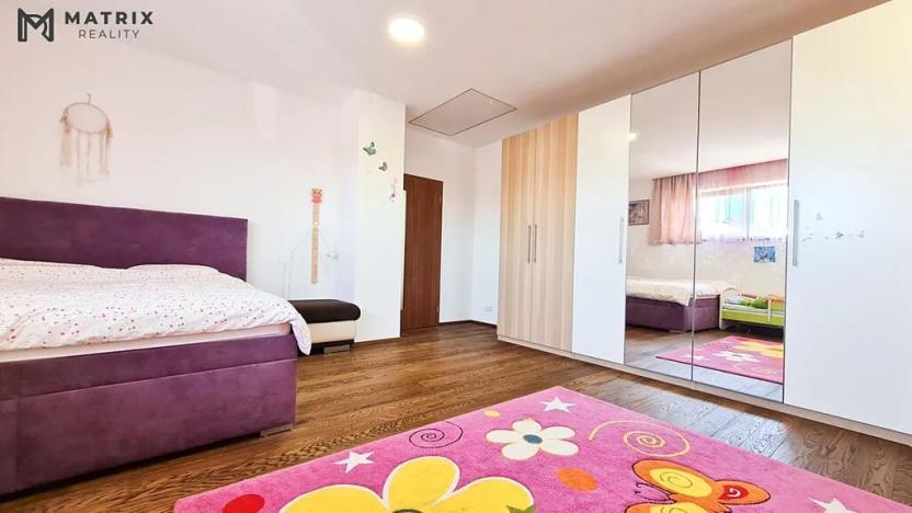 Pronájem rodinného domu, Králův Dvůr, Na Lucberku, 270 m2