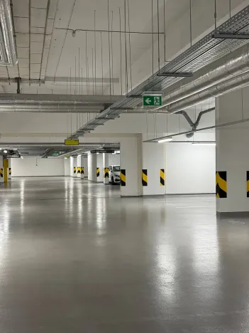 Pronájem garážového stání, Praha - Nusle, Závišova, 13 m2