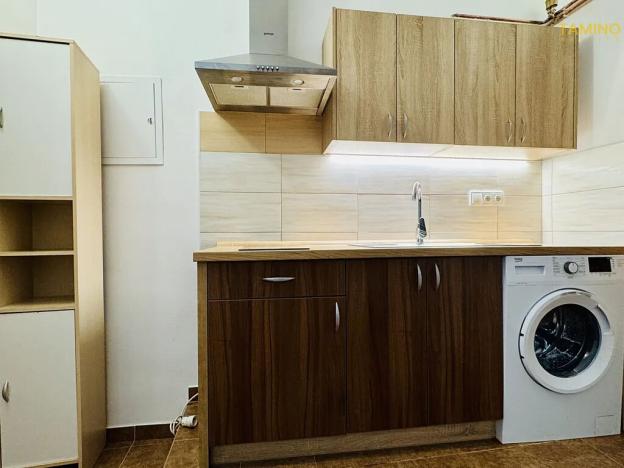 Pronájem bytu 1+kk, Moravské Budějovice, nám. Míru, 20 m2