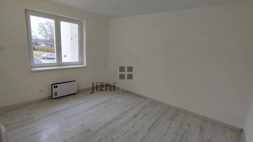 Prodej bytu 3+1, Mladá Vožice, Husovo náměstí, 80 m2