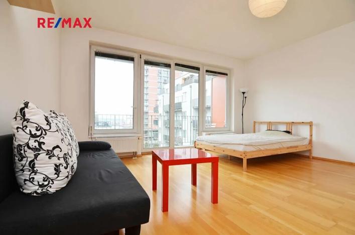 Pronájem bytu 1+kk, Praha - Strašnice, Názovská, 41 m2
