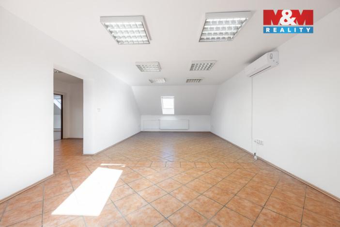 Prodej obchodního prostoru, Velká nad Veličkou, 187 m2