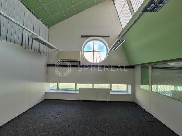 Pronájem kanceláře, Brno - Židenice, Olomoucká, 2000 m2