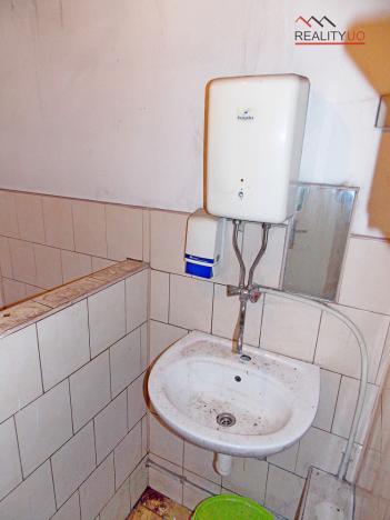 Prodej výrobních prostor, Ostrov, 190 m2