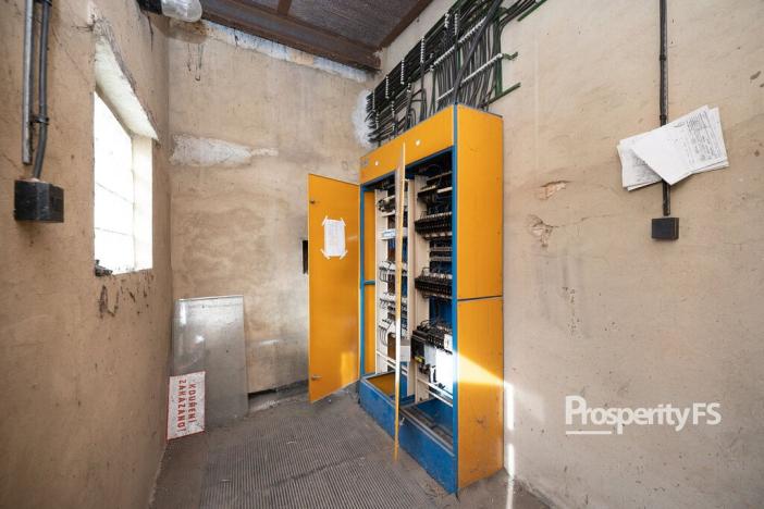 Prodej kanceláře, Okna, 475 m2